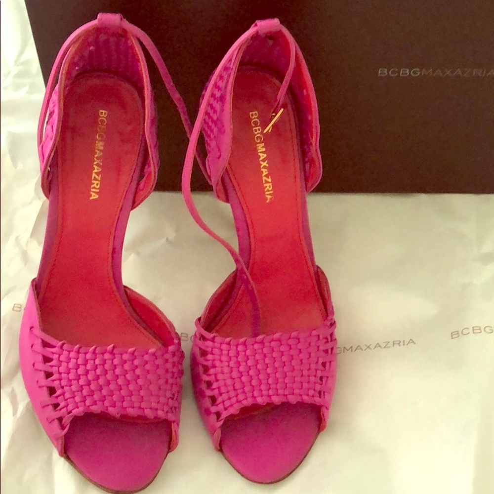BCBG MAXAZRIA SATIN WOVEN SANDALS